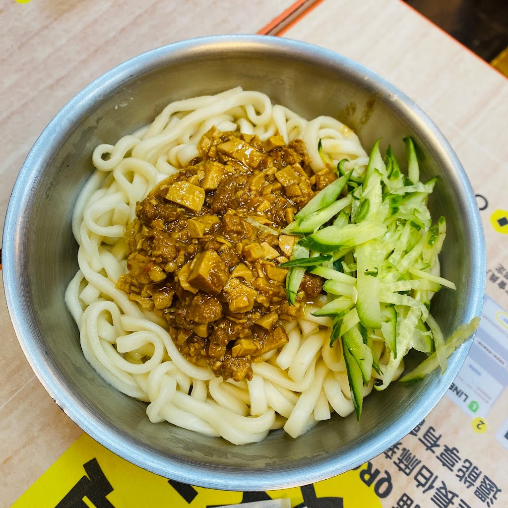 寧夏夜市-里長伯麻辣臭豆腐鴨血和麵線 的照片