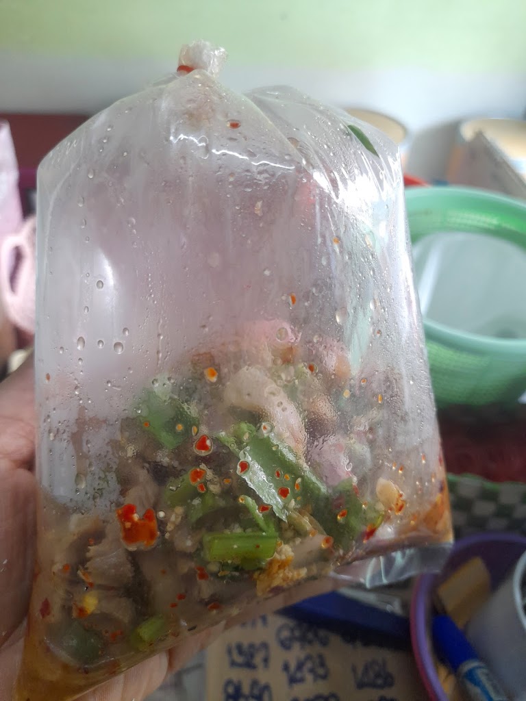 ส้มตำแม่แฉล้ม(ตรงข้าม รร.วัดราชสิทธาราม) の写真