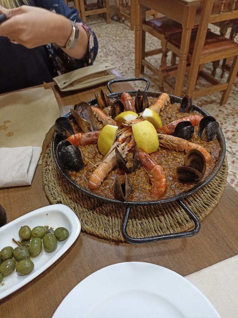 Berlanga Bar Restaurant — Comida y bebida
