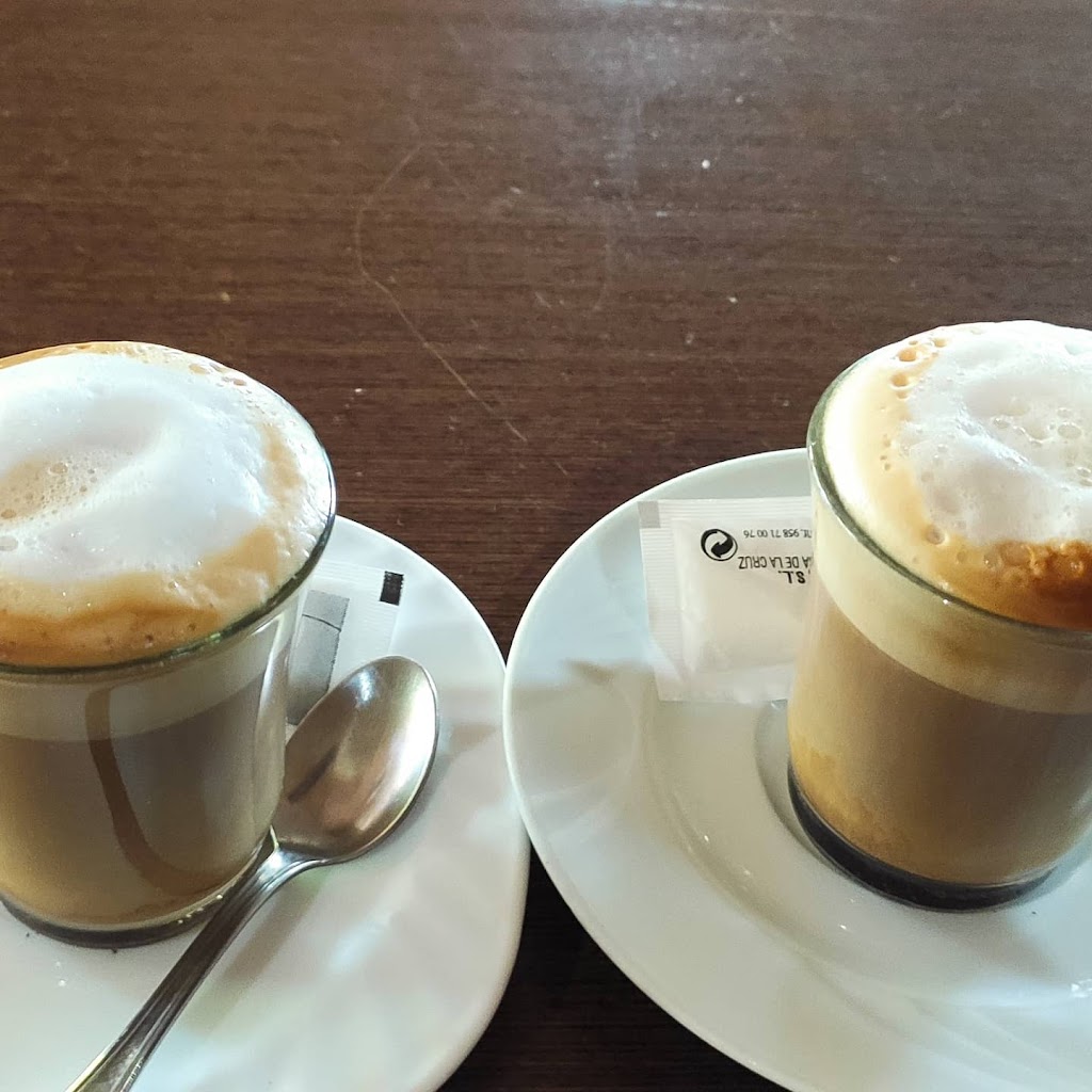 Cafeteria Cejo — Comida y bebida