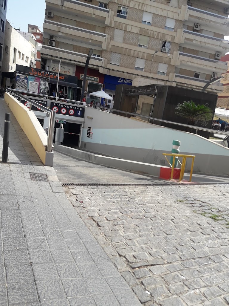 PARKING PLAZA LA AURORA