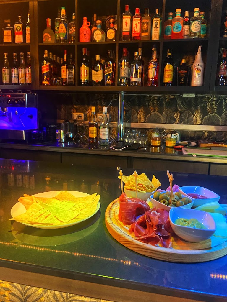 MABO Cafe — Comida y bebida