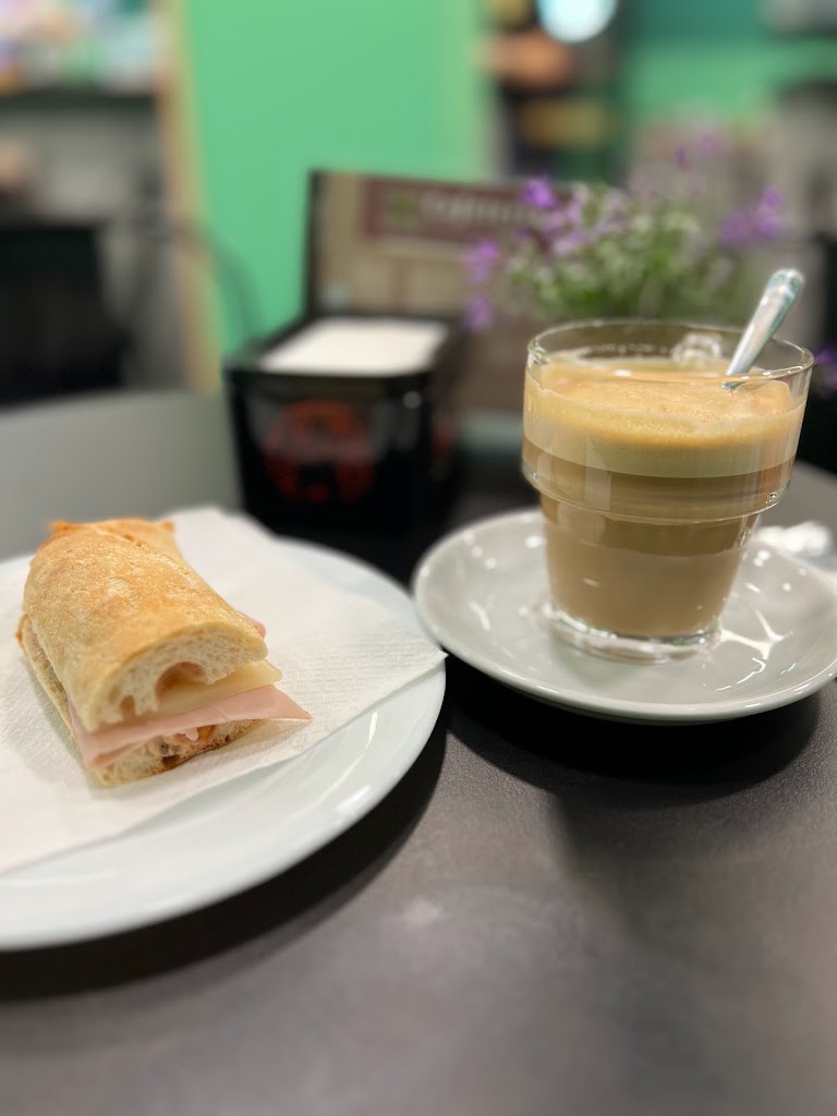 Italy coffee Bar — Comida y bebida