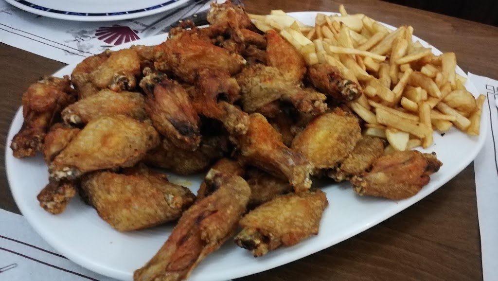 Pizzeria Cortinas — Comida y bebida