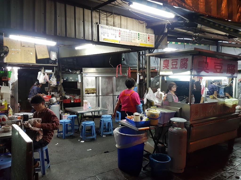 大骨控 臭豆腐 花枝炒麵 的照片