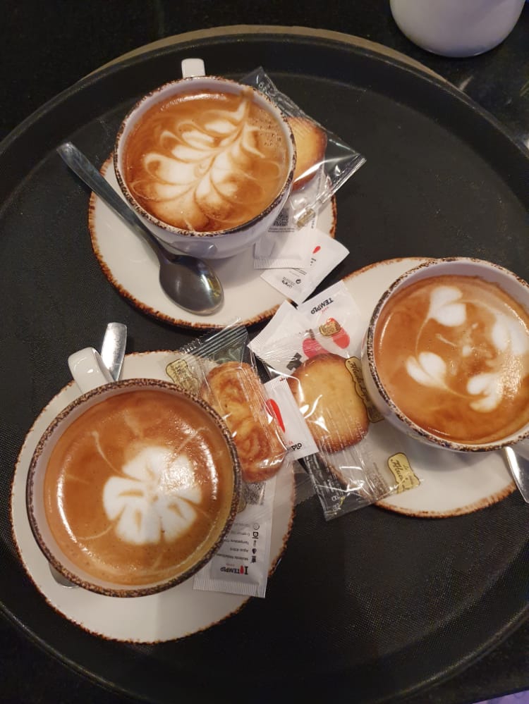 La Buha Vinoteca Valdemoro — Comida y bebida