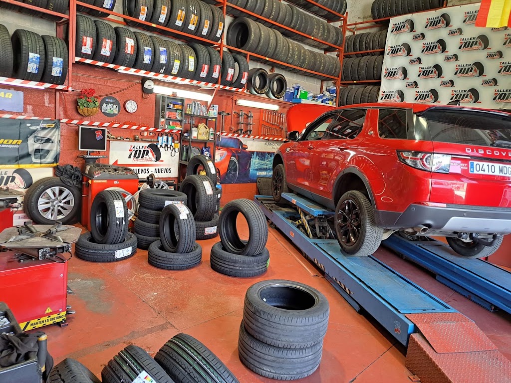 taller top neumaticos — Interior
