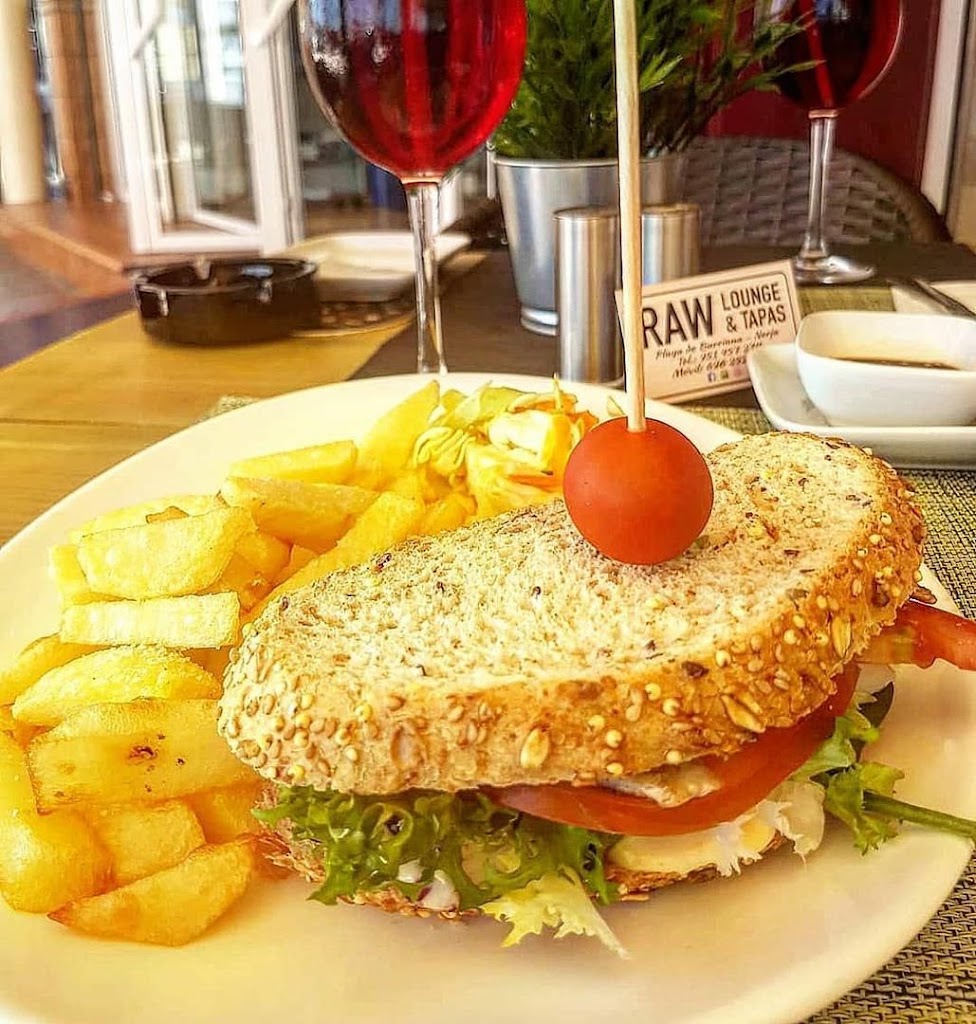 RAW Lounge — Comida y bebida