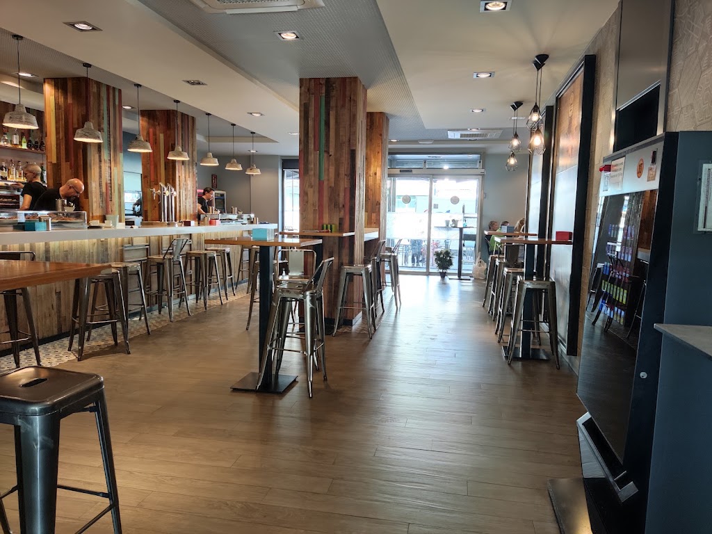 Bar Cafeteria Trebedes Restaurante — Ambiente
