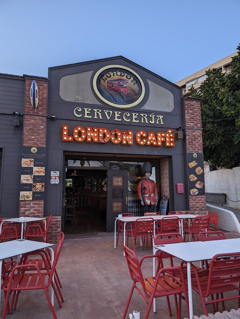 London Cafe Benalmadena — Ambiente