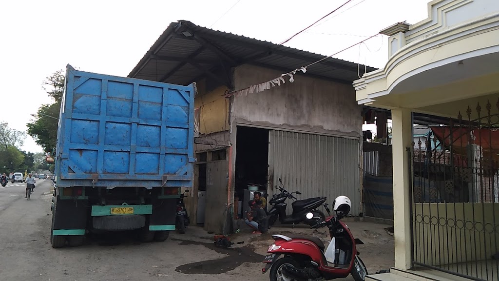 Bengkel Mobil "HADI" Tukum