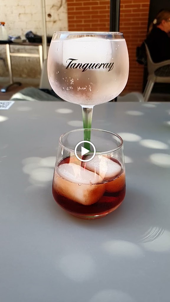 Restaurante La taperia de Ari — Videos