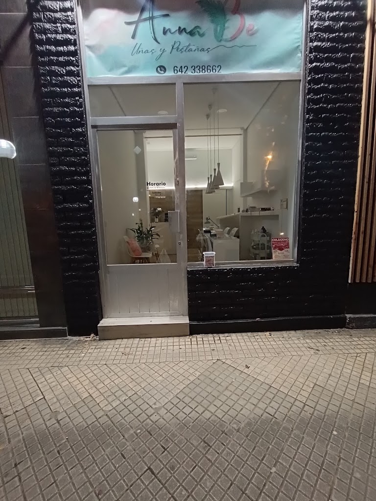 Anna Be Unas y Pestanas — Exterior