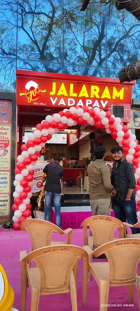 Jalaram Vadapav Adipur Bhuj Wala