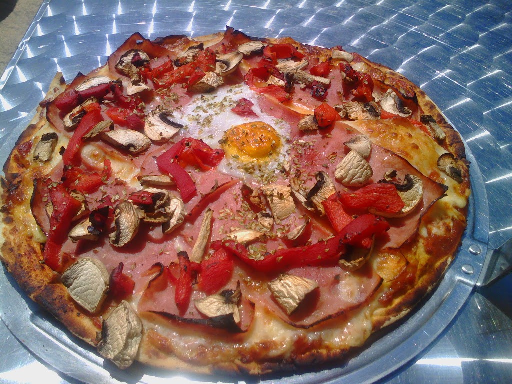 Pizzeria Bona Vida Cb — Comida y bebida