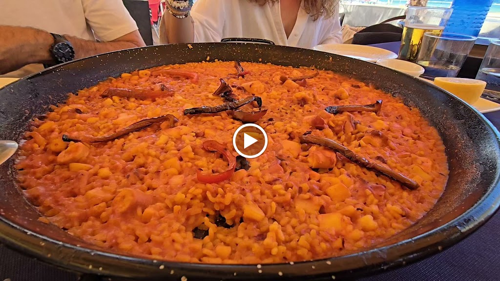 Restaurante Taperia La Perra Chica — Videos
