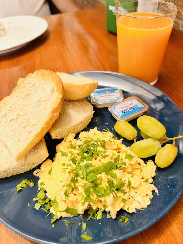 LA ROCA BAR & RESTAURANTE — Comida y bebida