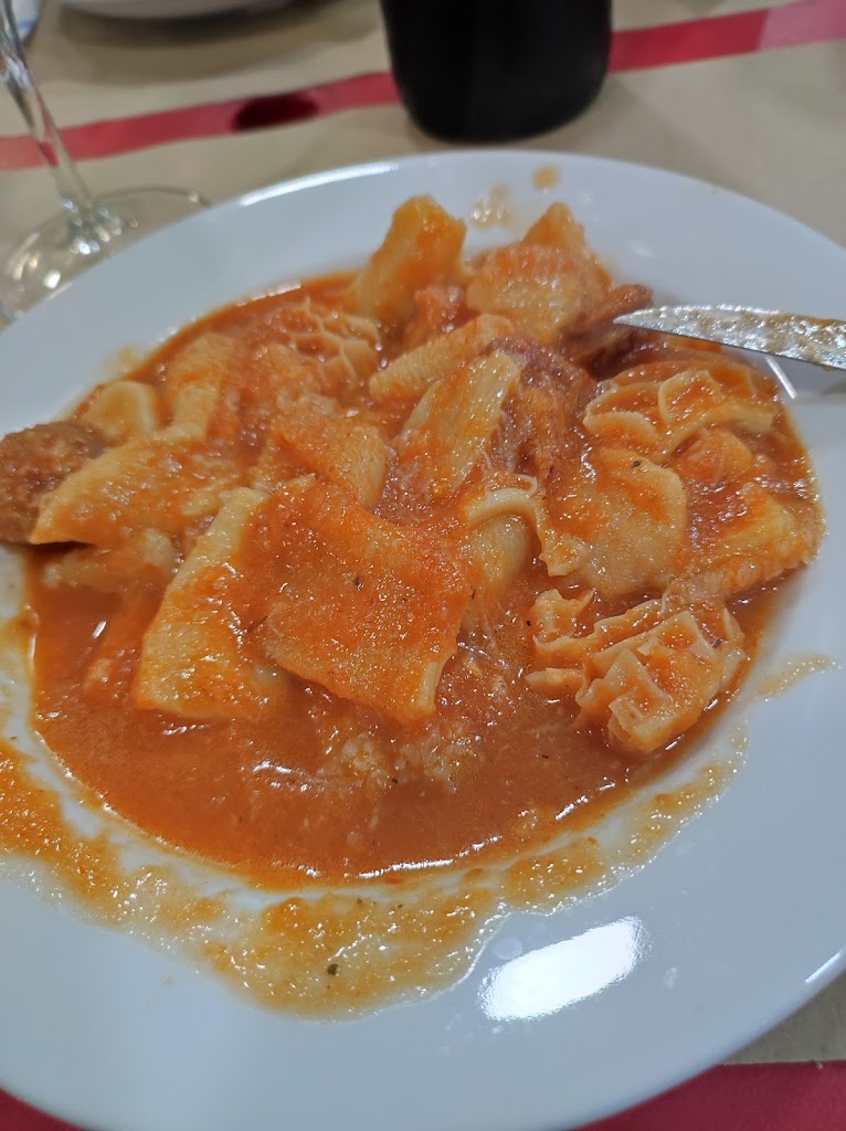 Santo's Bar — Comida y bebida
