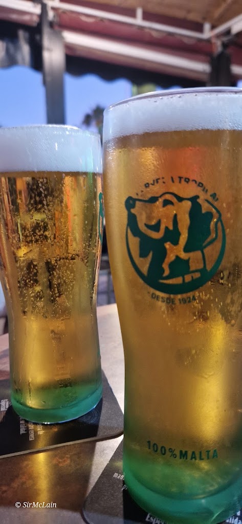 Al's Bar — Comida y bebida