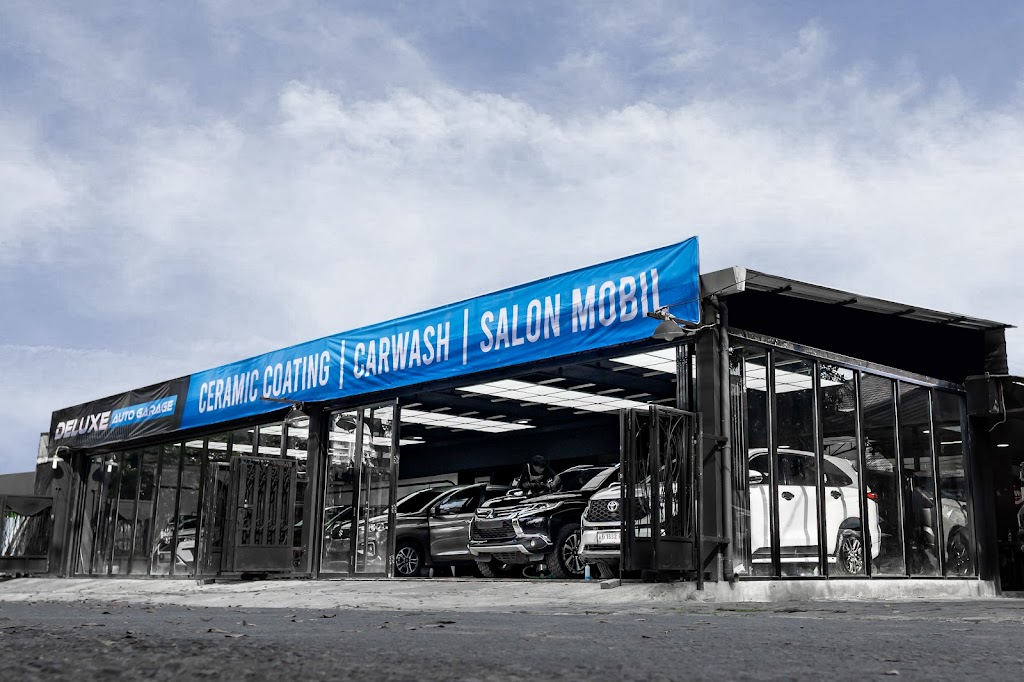 Deluxe Auto Garage