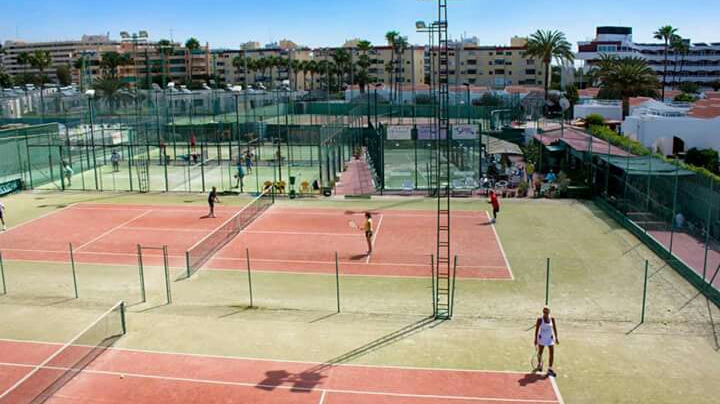 Club de Tenis y Padel Holycan