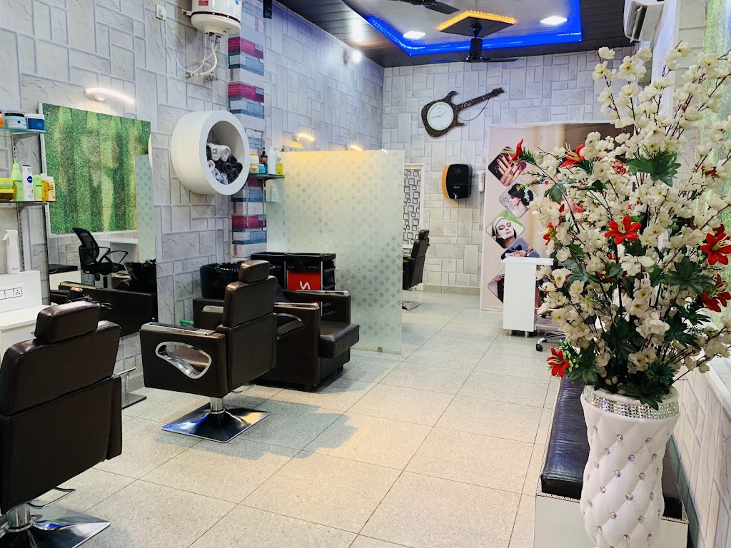 Love Looks Beauty Salon And Academy