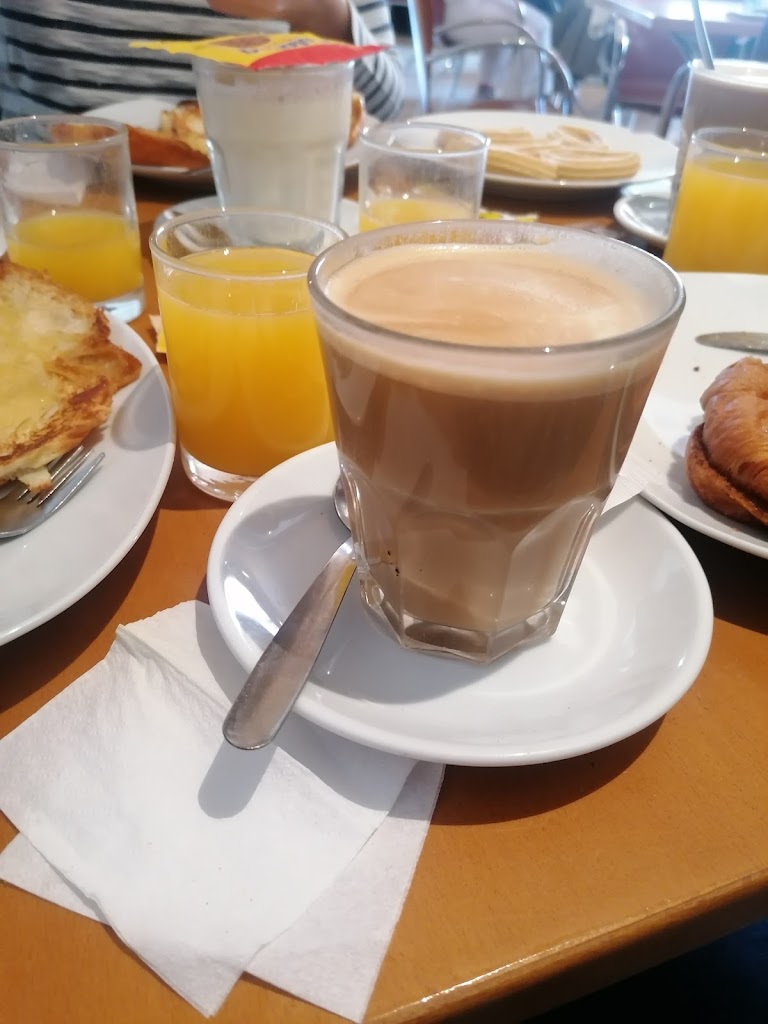 Cafeteria Vistalegre — Comida y bebida