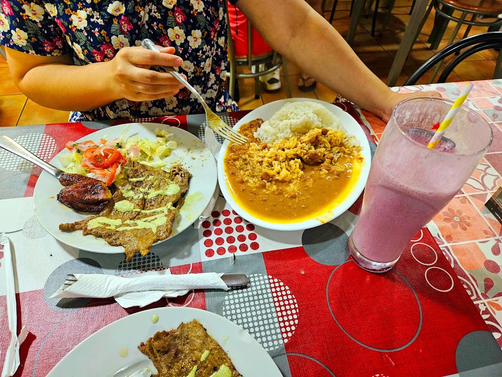 Bar Emanuel — Comida y bebida