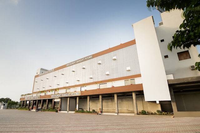 Capital O 46405 Shree Shiv Shakti Hotel