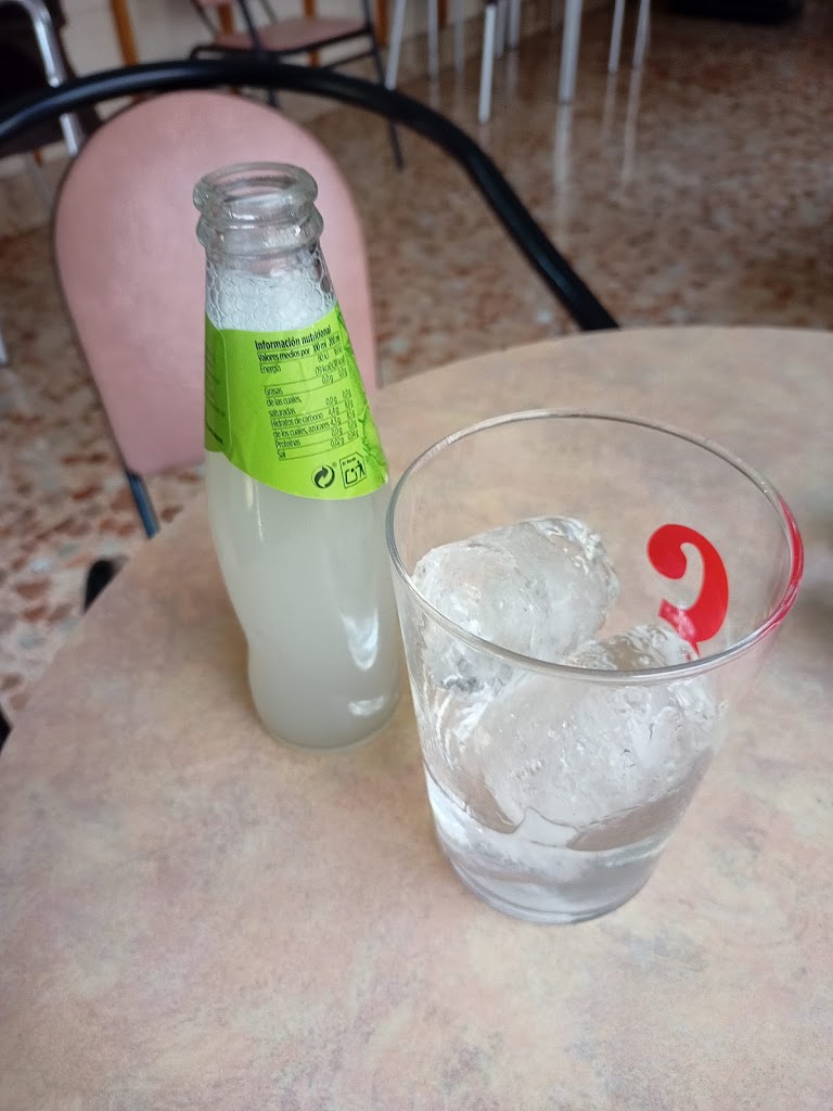 Bar El Cairo — Comida y bebida