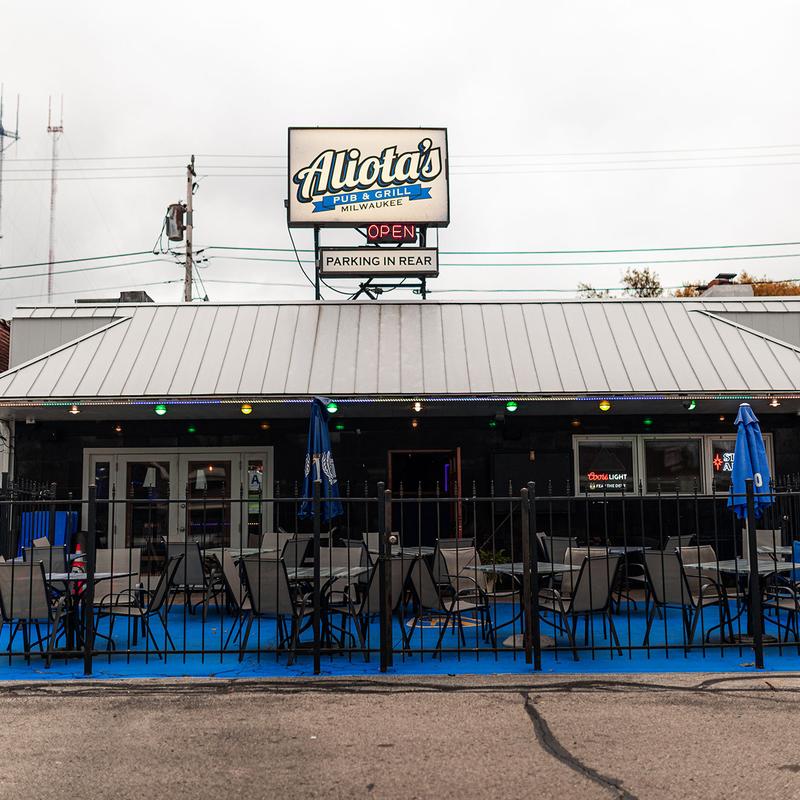  Aliota's Pub & Grill