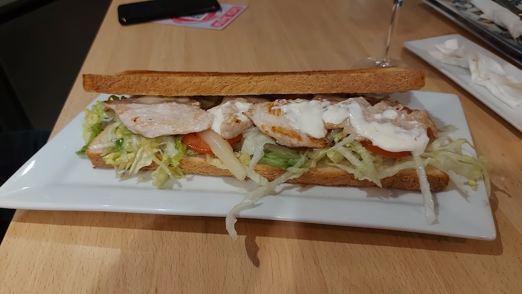 Cafeteria MOYLAN — Comida y bebida