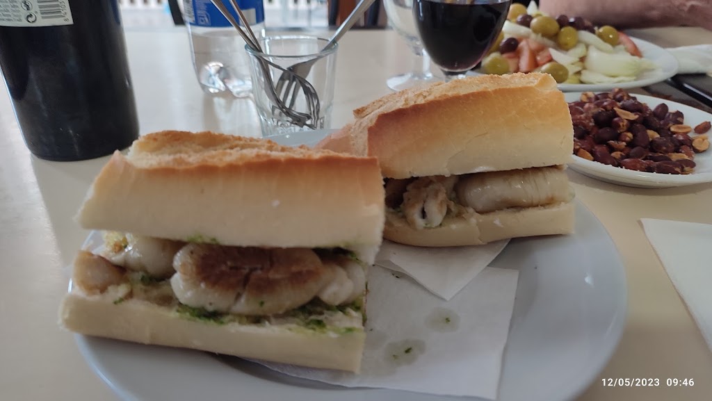 Bar Barrilets — Comida y bebida