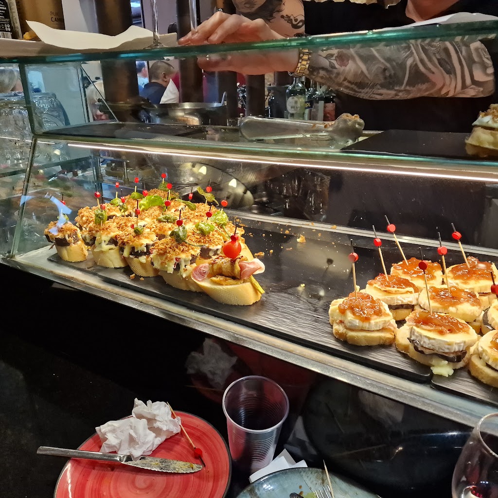 LA TAPERIA Aurrera — Comida y bebida