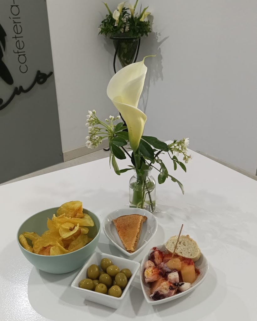 Cerveceria AMADEUS — Comida y bebida