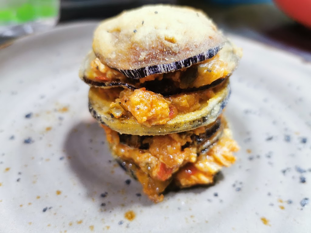 Restaurante + Que Tapas — Comida y bebida