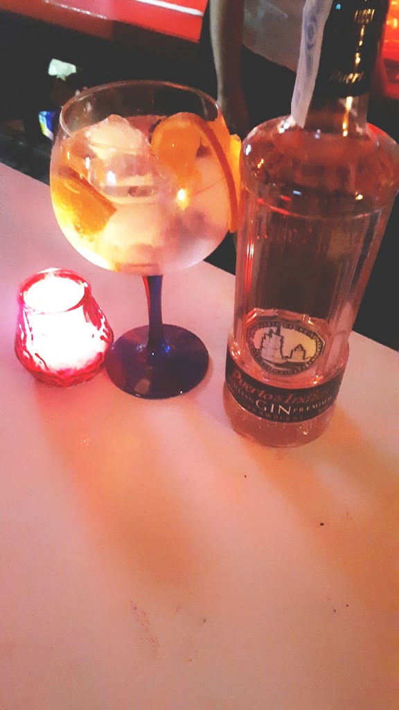 Bar El Lio — Comida y bebida