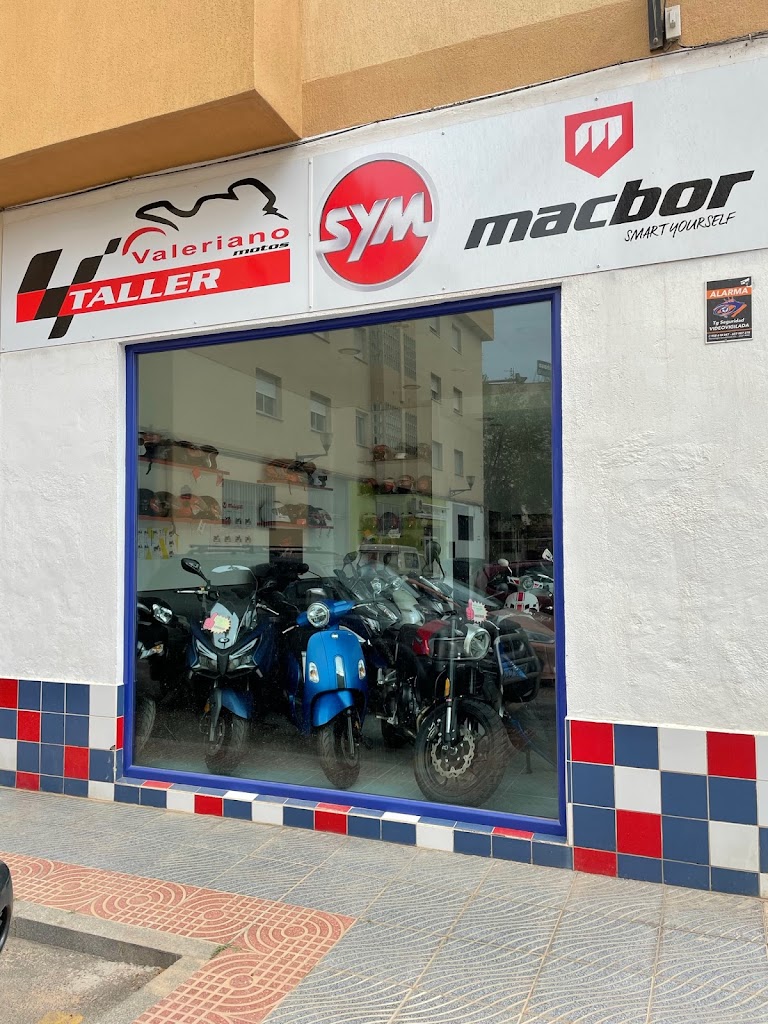 Valeriano Motos — Exterior