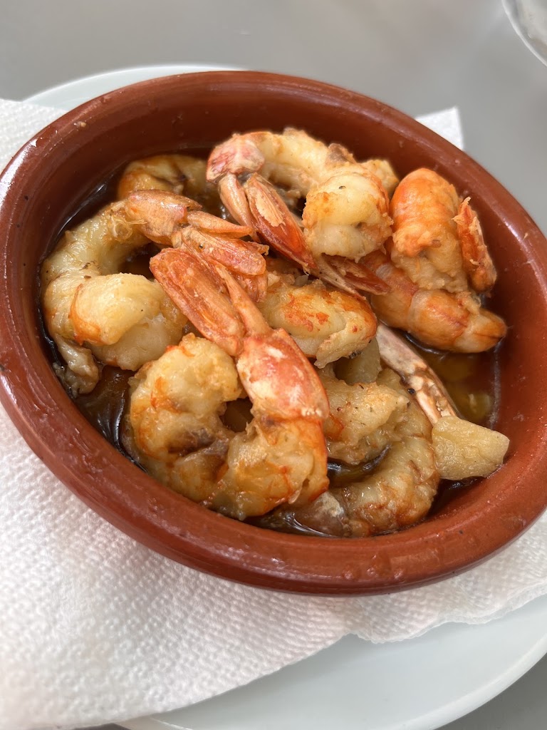Cerveceria Ana — Comida y bebida