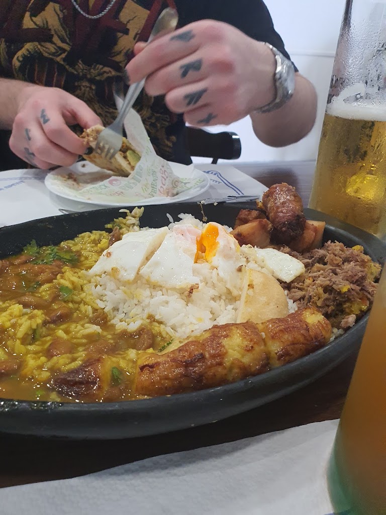 Restaurante Mi Tierra — Bandeja paisa