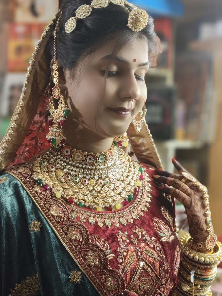 Laxmi Parlour Fancy Store