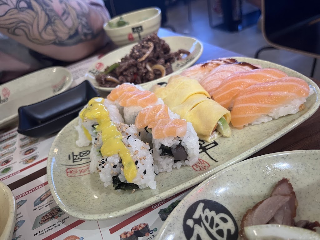 Yi Sushi — Comida y bebida