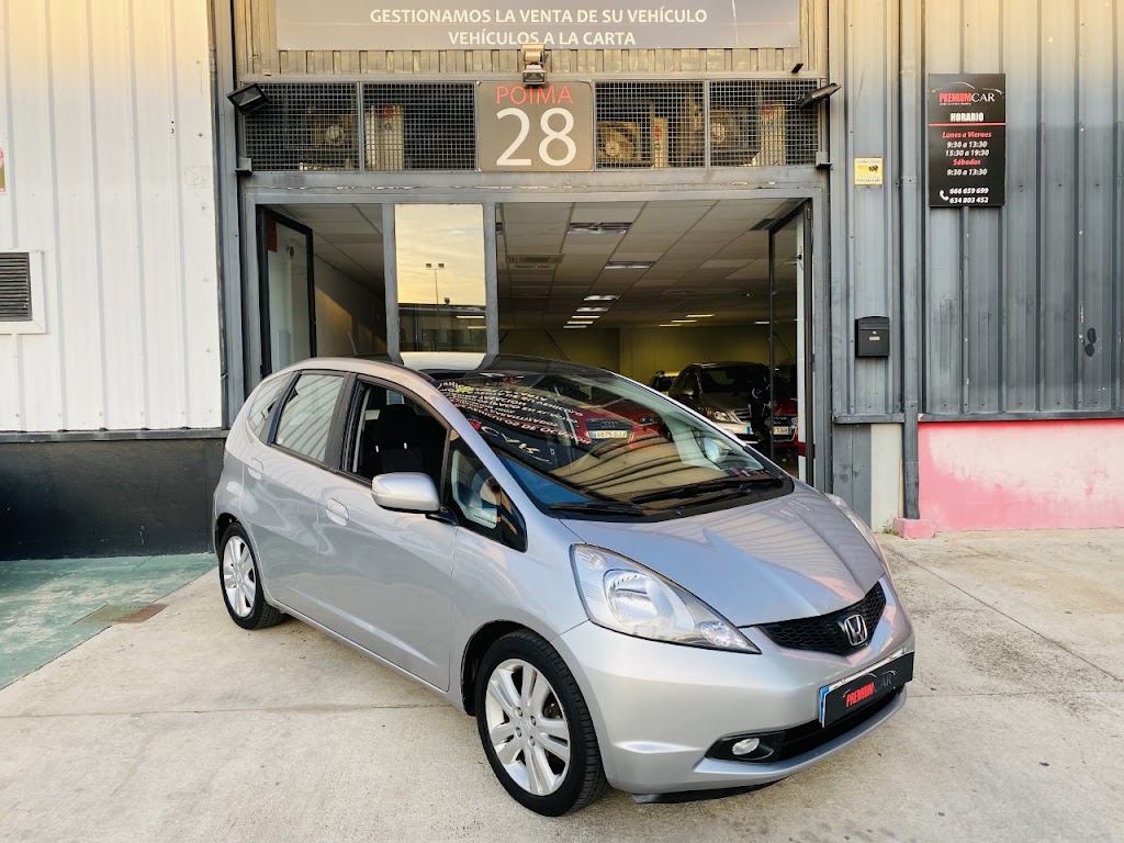 PREMIUM CAR — Hatchback