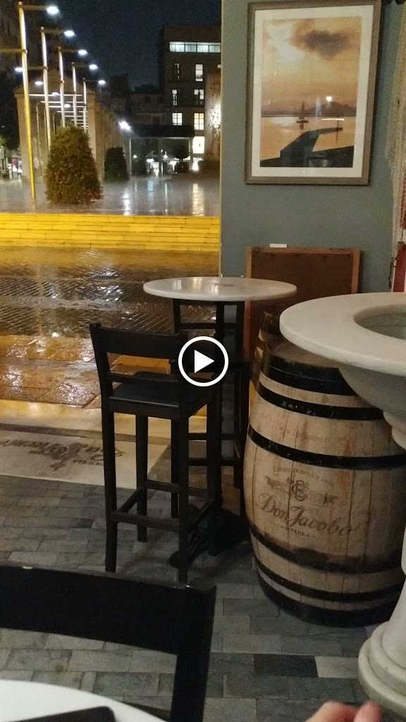 La Bodega — Ambiente