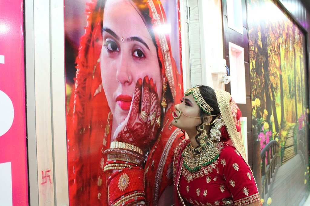Saloni Makeover Beauty Parlour