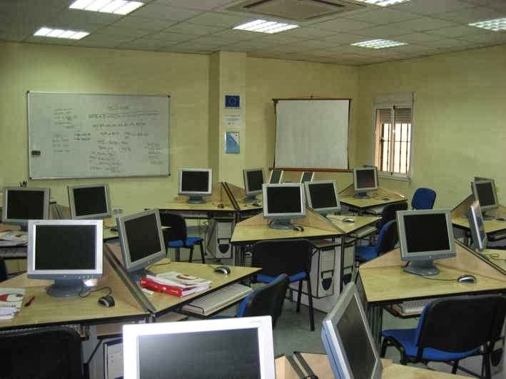 Gabinete y Academia Ayes — Del propietario