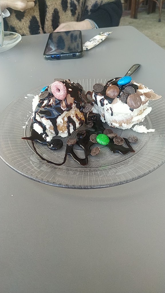 La Montera Restaurante — Comida y bebida