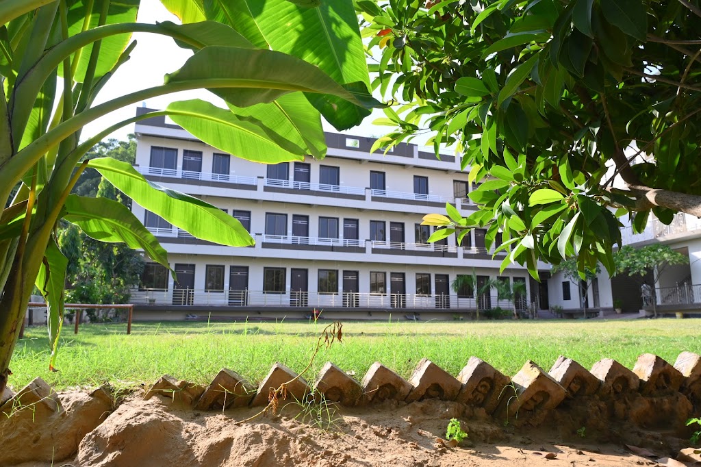 Saay Guru Hotel Garden