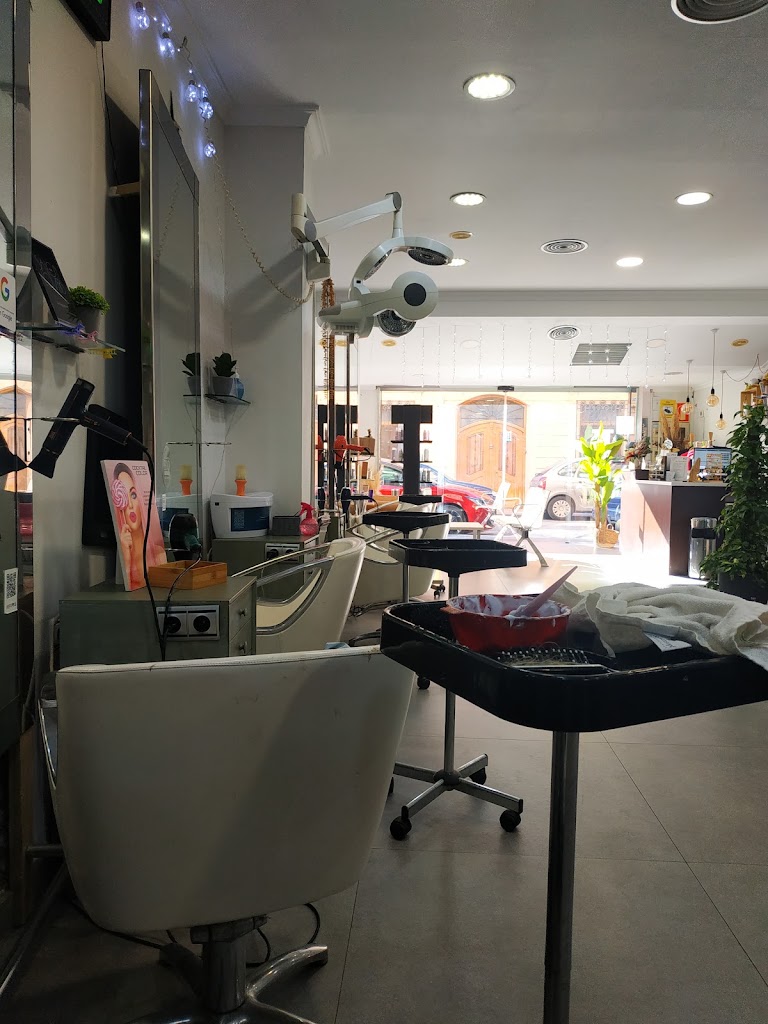P Y J Peluqueros — Interior
