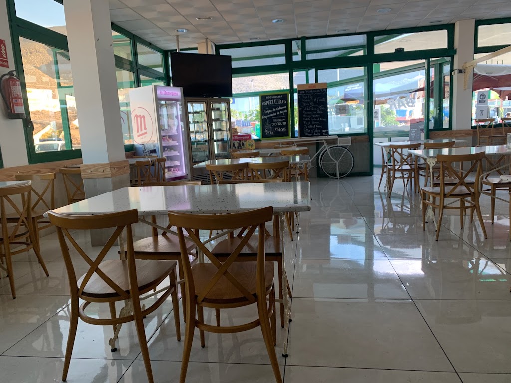 Cafeteria BP Adeje — Ambiente